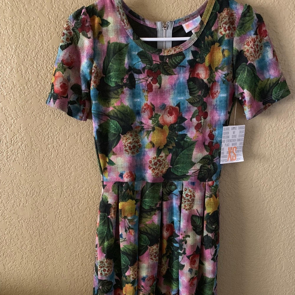 NWT....Lularoe Amelia dress.  Size xs.